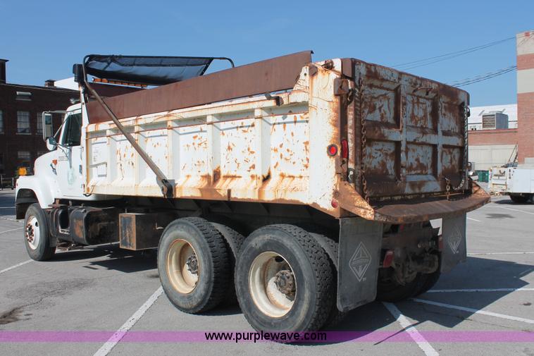image for item I7991 2000 International 2554 dump truck