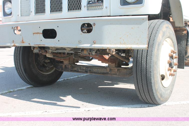 image for item I7991 2000 International 2554 dump truck