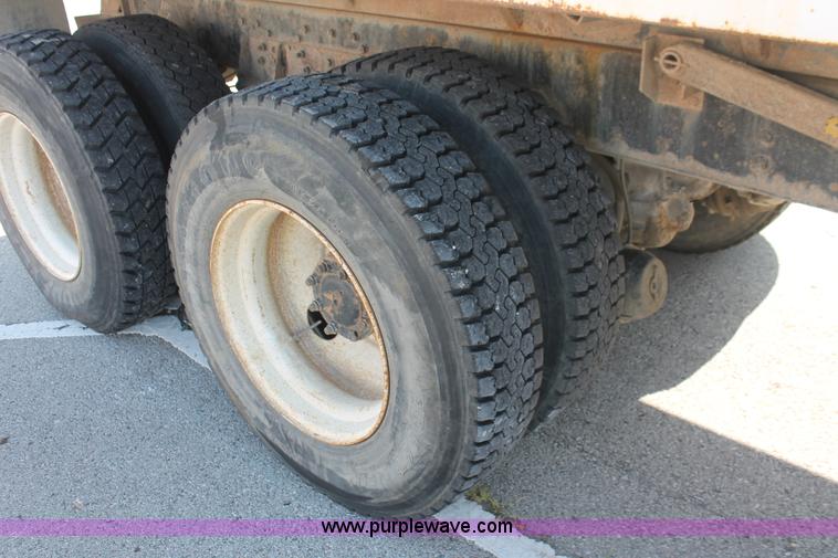 image for item I7991 2000 International 2554 dump truck