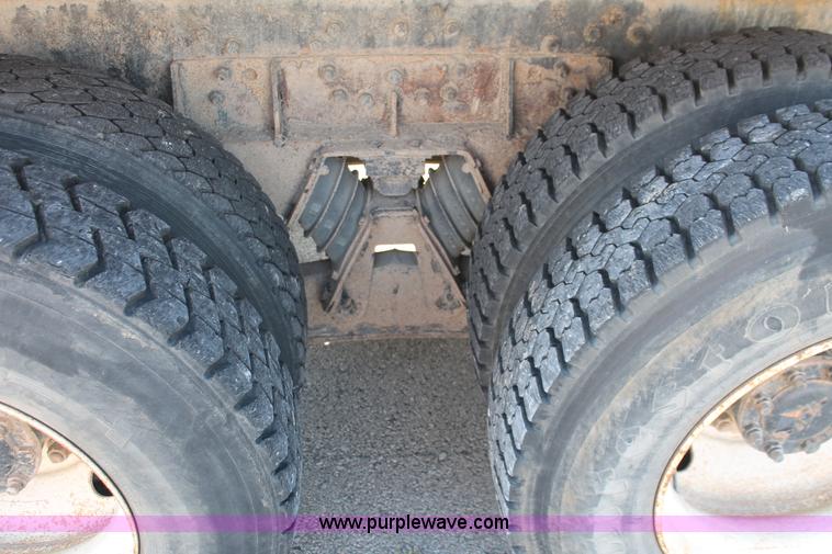 image for item I7991 2000 International 2554 dump truck