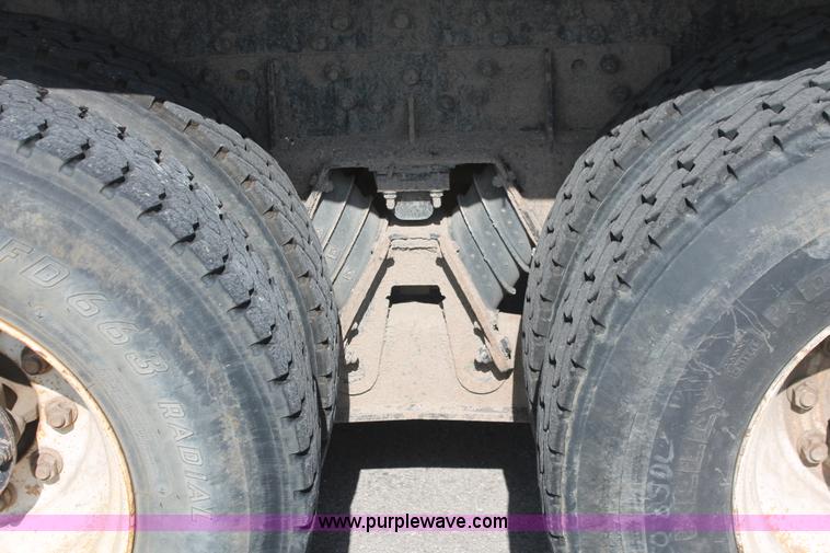 image for item I7991 2000 International 2554 dump truck