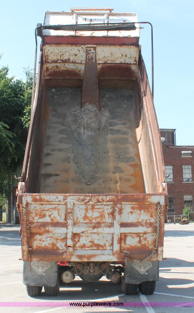 image for item I7991 2000 International 2554 dump truck