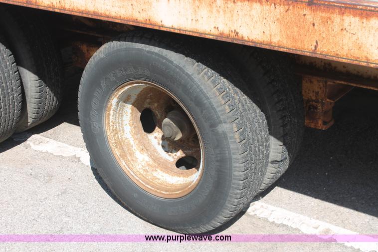 image for item I7992 1990 Starlight Equipment trailer