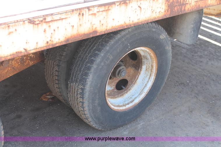 image for item I7992 1990 Starlight Equipment trailer