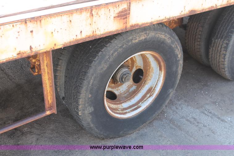 image for item I7992 1990 Starlight Equipment trailer