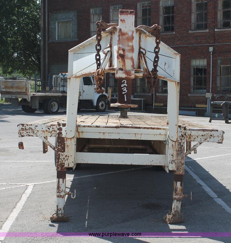 image for item I7993 1990 Starlight tandem axle gooseneck equipment trailer