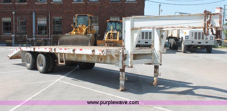 image for item I7993 1990 Starlight tandem axle gooseneck equipment trailer
