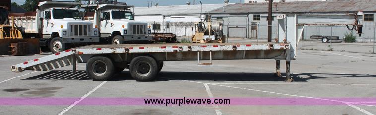 image for item I7993 1990 Starlight tandem axle gooseneck equipment trailer