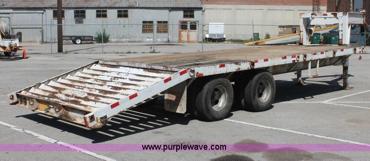 image for item I7993 1990 Starlight tandem axle gooseneck equipment trailer
