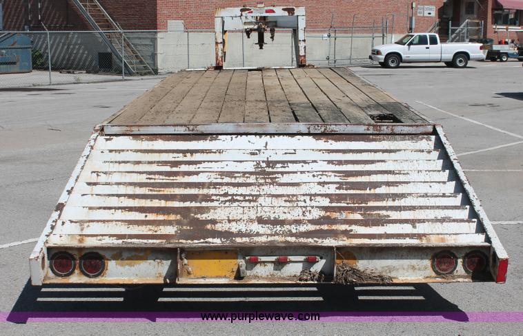 image for item I7993 1990 Starlight tandem axle gooseneck equipment trailer