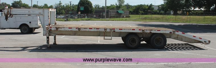 image for item I7993 1990 Starlight tandem axle gooseneck equipment trailer