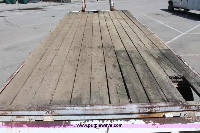 image for item I7993 1990 Starlight tandem axle gooseneck equipment trailer