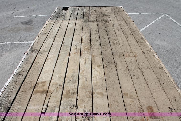 image for item I7993 1990 Starlight tandem axle gooseneck equipment trailer