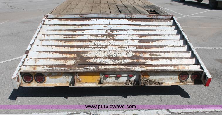 image for item I7993 1990 Starlight tandem axle gooseneck equipment trailer