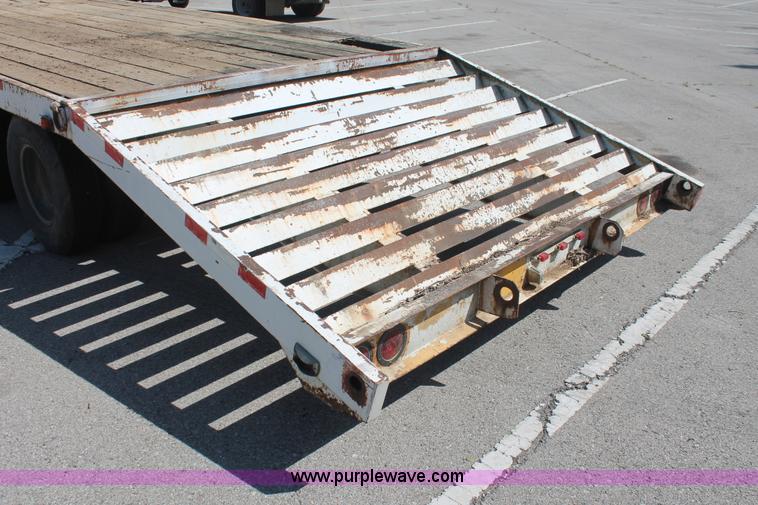 image for item I7993 1990 Starlight tandem axle gooseneck equipment trailer