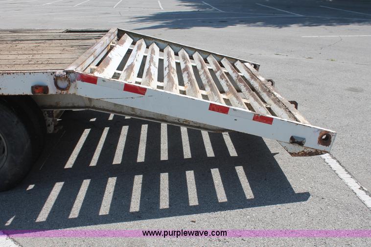 image for item I7993 1990 Starlight tandem axle gooseneck equipment trailer
