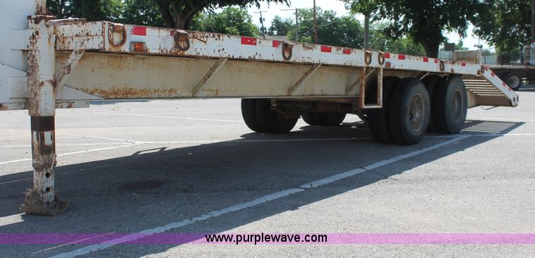 image for item I7993 1990 Starlight tandem axle gooseneck equipment trailer