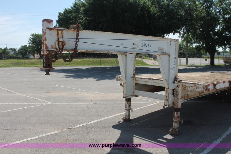 image for item I7993 1990 Starlight tandem axle gooseneck equipment trailer