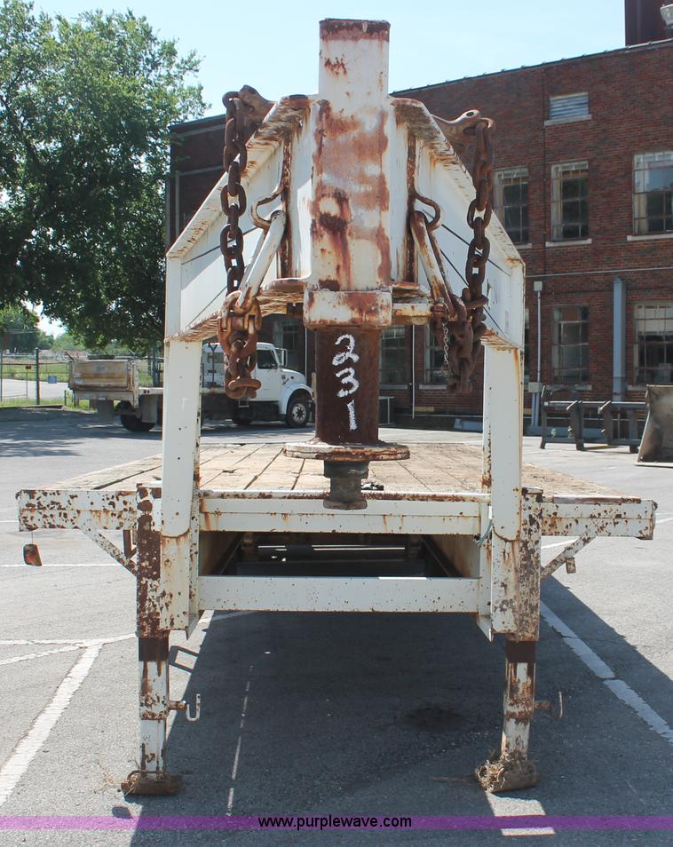 image for item I7993 1990 Starlight tandem axle gooseneck equipment trailer