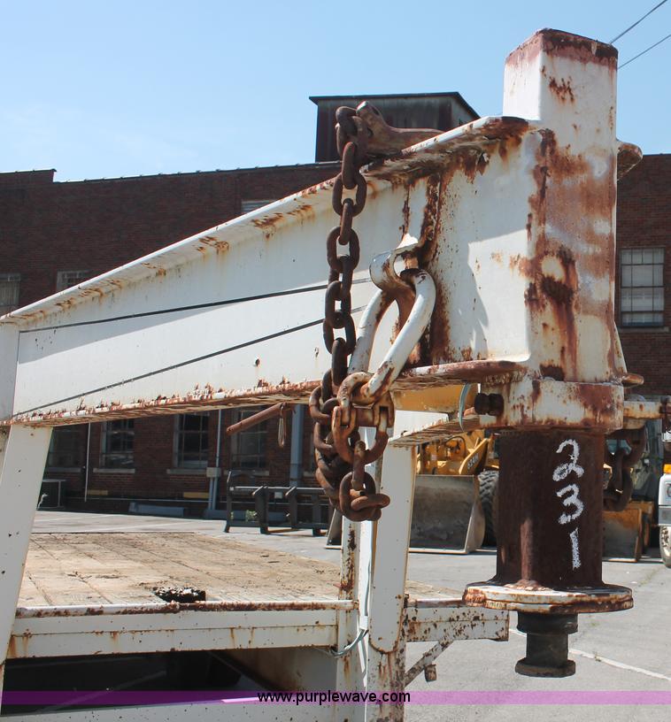 image for item I7993 1990 Starlight tandem axle gooseneck equipment trailer