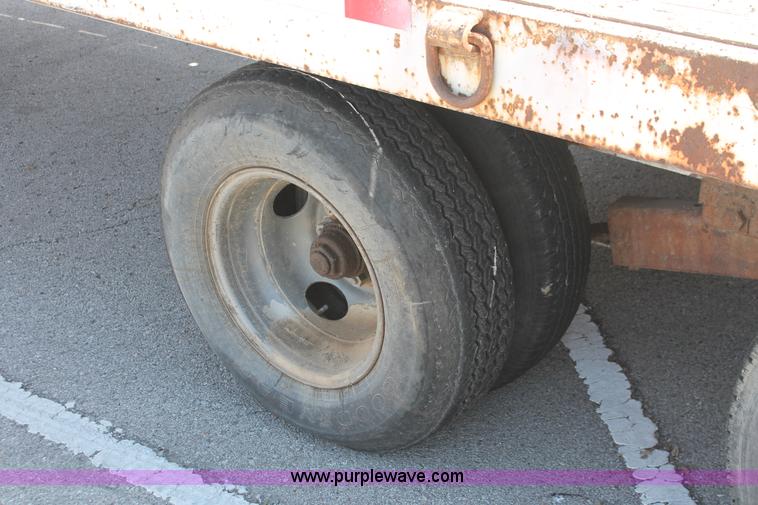 image for item I7993 1990 Starlight tandem axle gooseneck equipment trailer