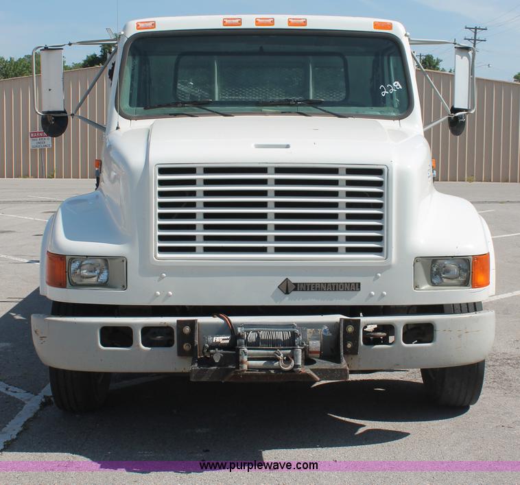 image for item I7994 1998 International 4700 low profile dump bed semi truck