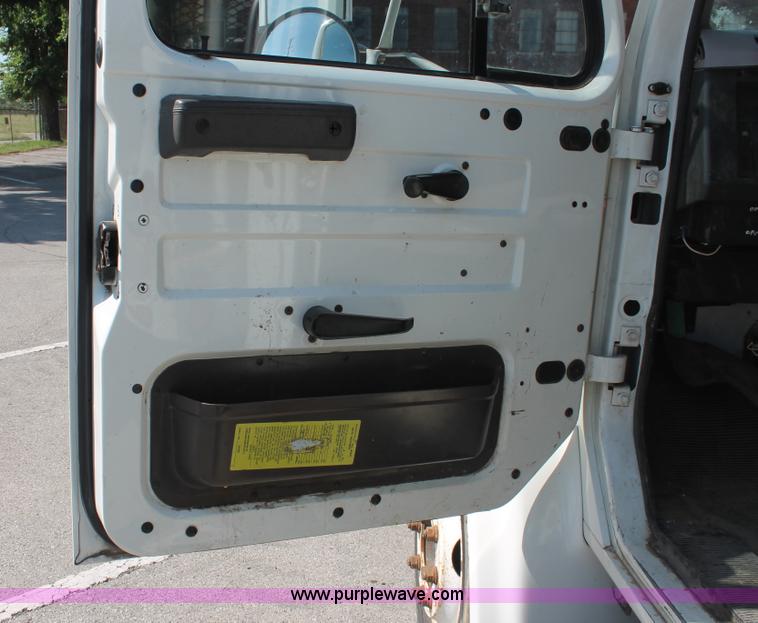 image for item I7994 1998 International 4700 low profile dump bed semi truck