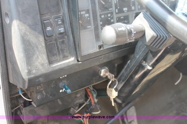 image for item I7994 1998 International 4700 low profile dump bed semi truck