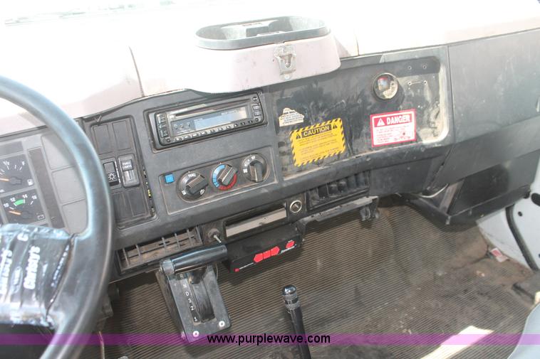 image for item I7994 1998 International 4700 low profile dump bed semi truck