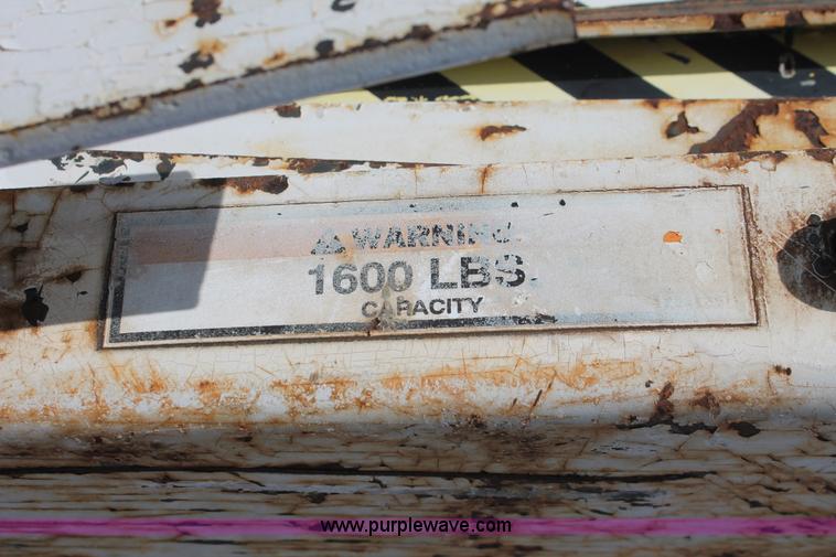 image for item I7994 1998 International 4700 low profile dump bed semi truck