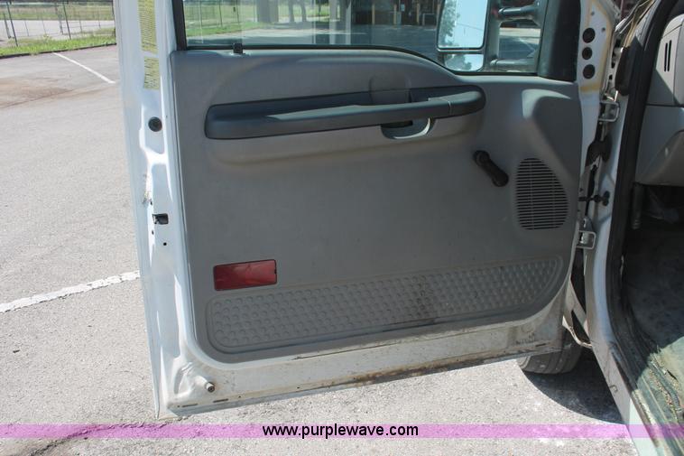 image for item I7995 1999 Ford F450 Super Duty utility truck