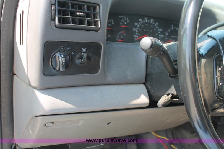 image for item I7995 1999 Ford F450 Super Duty utility truck