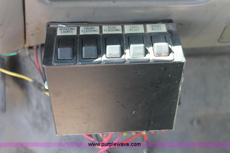 image for item I7995 1999 Ford F450 Super Duty utility truck