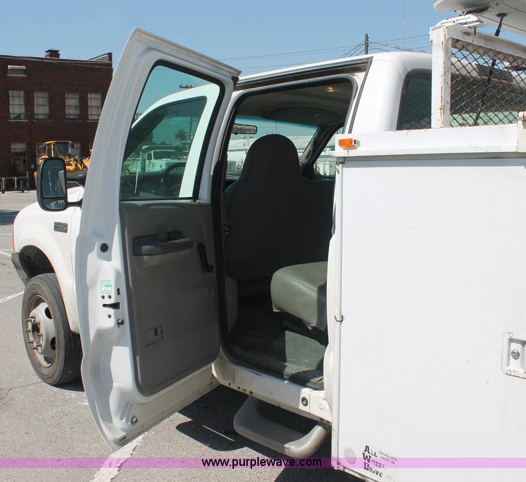 image for item I7995 1999 Ford F450 Super Duty utility truck