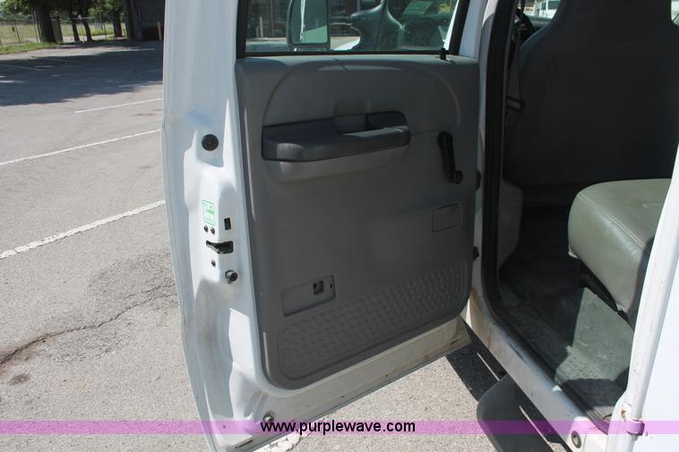 image for item I7995 1999 Ford F450 Super Duty utility truck