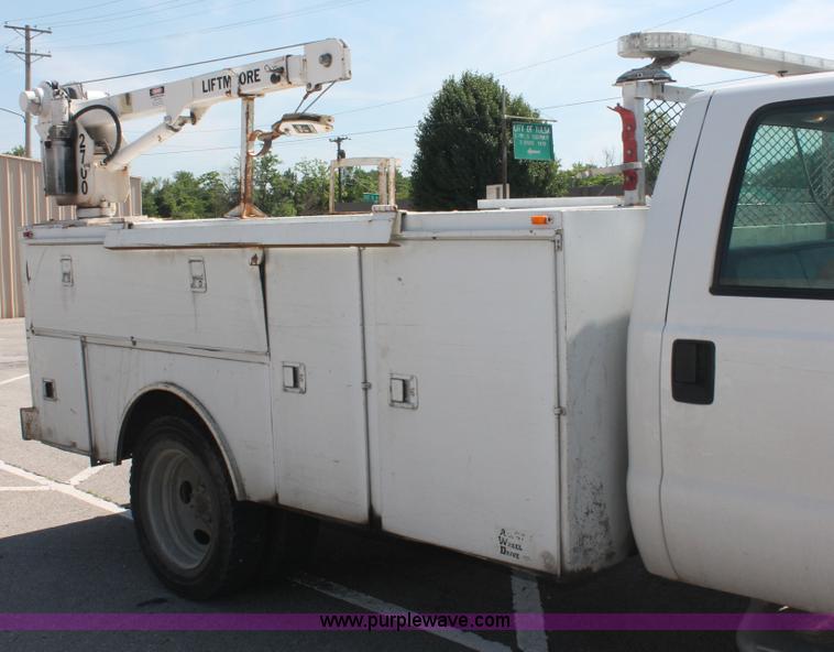 image for item I7995 1999 Ford F450 Super Duty utility truck