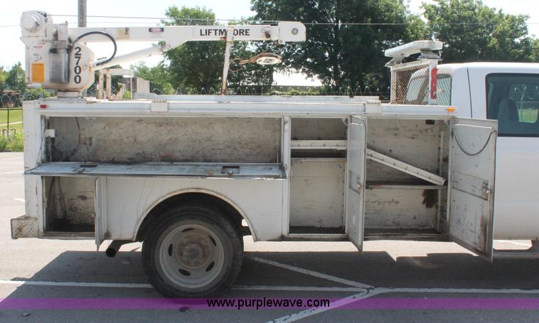 image for item I7995 1999 Ford F450 Super Duty utility truck