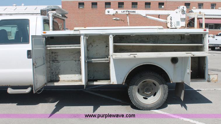 image for item I7995 1999 Ford F450 Super Duty utility truck