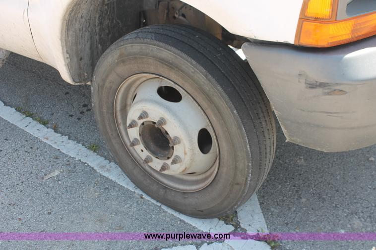 image for item I7995 1999 Ford F450 Super Duty utility truck