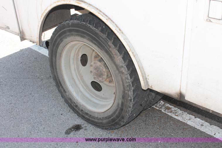 image for item I7995 1999 Ford F450 Super Duty utility truck