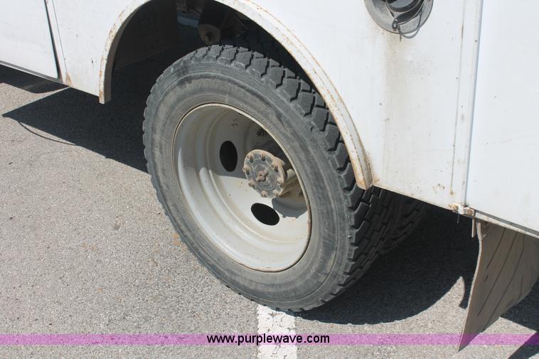 image for item I7995 1999 Ford F450 Super Duty utility truck