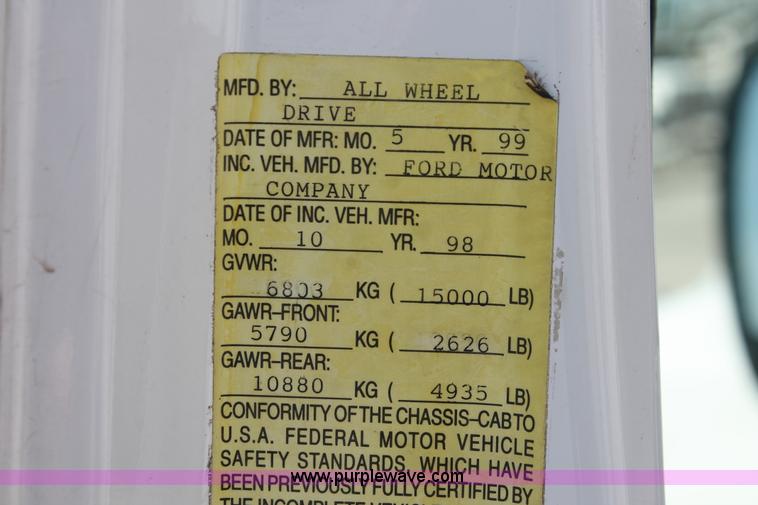 image for item I7995 1999 Ford F450 Super Duty utility truck