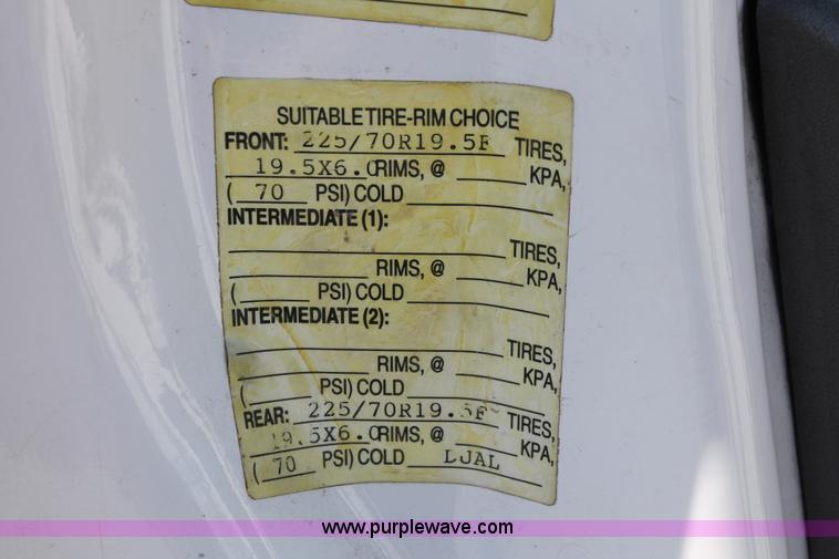 image for item I7995 1999 Ford F450 Super Duty utility truck