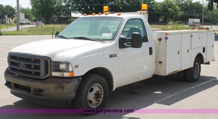 image for item I7996 2002 Ford F350  XL Super Duty utility truck