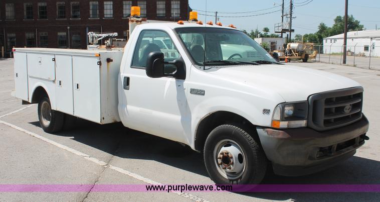 image for item I7996 2002 Ford F350  XL Super Duty utility truck