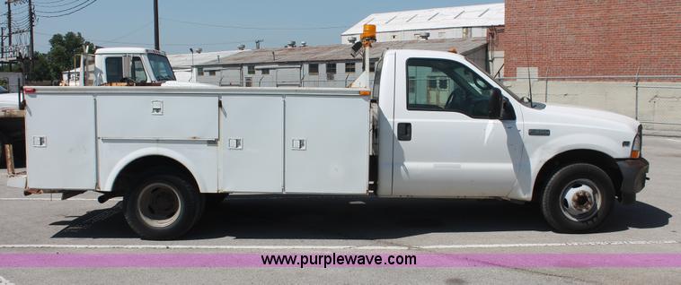 image for item I7996 2002 Ford F350  XL Super Duty utility truck