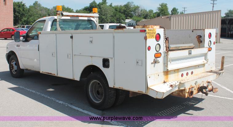 image for item I7996 2002 Ford F350  XL Super Duty utility truck