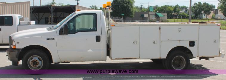 image for item I7996 2002 Ford F350  XL Super Duty utility truck