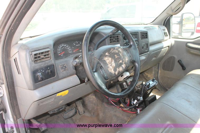 image for item I7996 2002 Ford F350  XL Super Duty utility truck