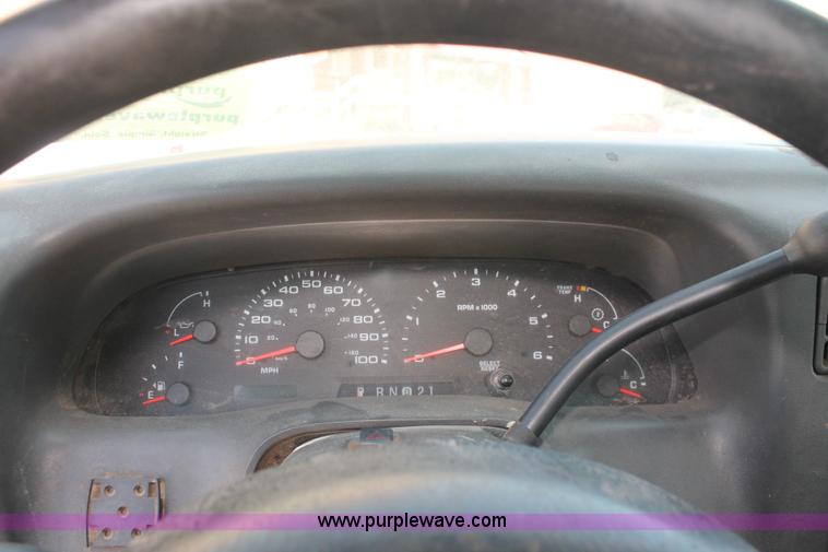 image for item I7996 2002 Ford F350  XL Super Duty utility truck